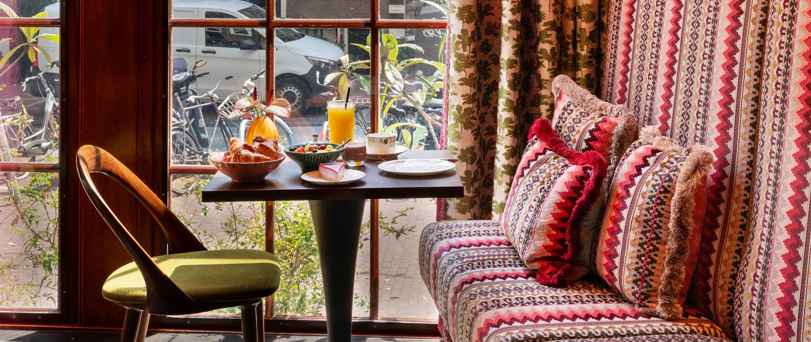 Breakfast on the canals at Small luxury hotel the Estheréa Hotel