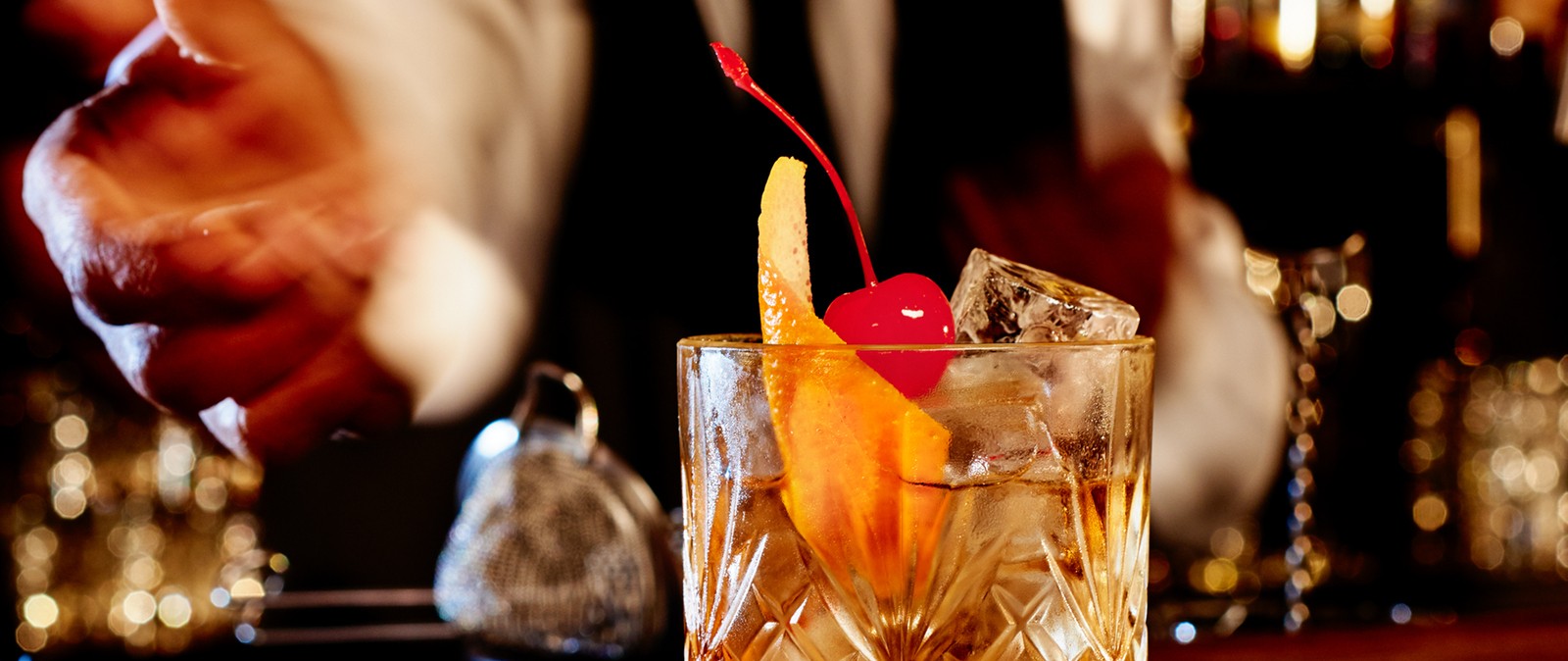 Enjoy a cocktail in Maria's Bar located in Hotel Estheréa